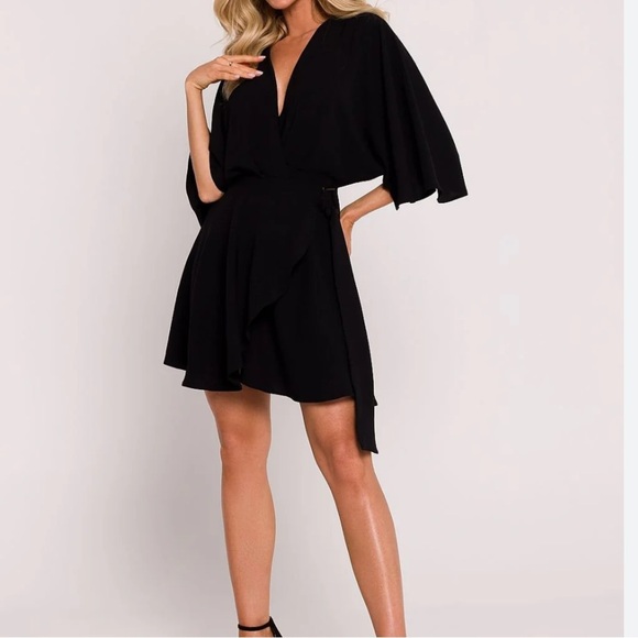 Aakaa Black Mini Back Tie Flowy 3/4 Bell Sleeve Dress Women’s Size Medium - Picture 1 of 7